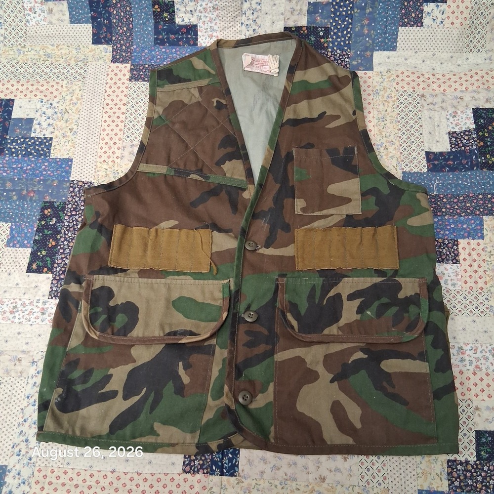 Vintage 70s 80s BEST SafTbak Catfish Hunter Hunting Vest Mens Medium Camo USA